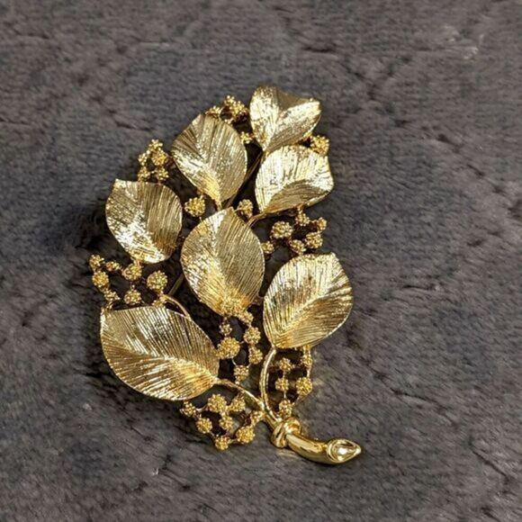 Vintage 1950's Signed Lisner Textured Leaf/Branch Brooche - Picture 3 of 12